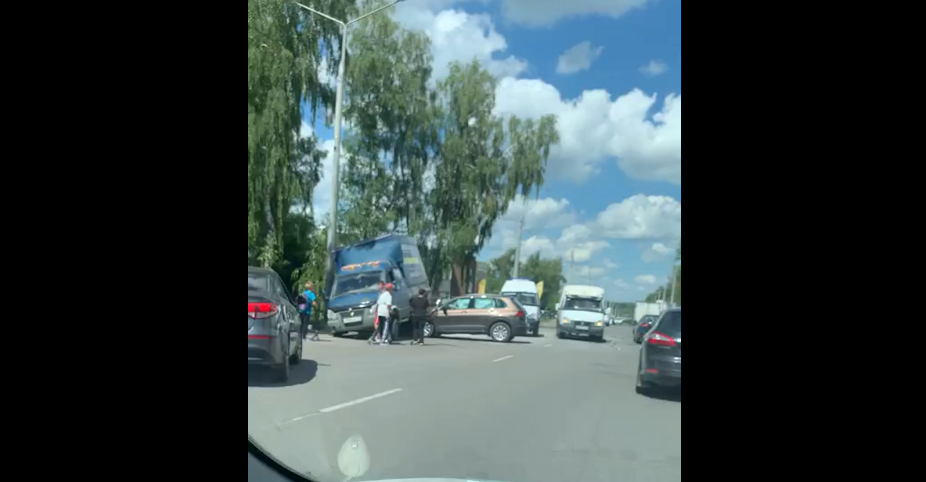 В Новомосковске легковушка въехала в ГАЗель