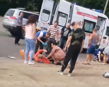 В Новомосковске мотоциклист с пассажиром врезались в легковушку