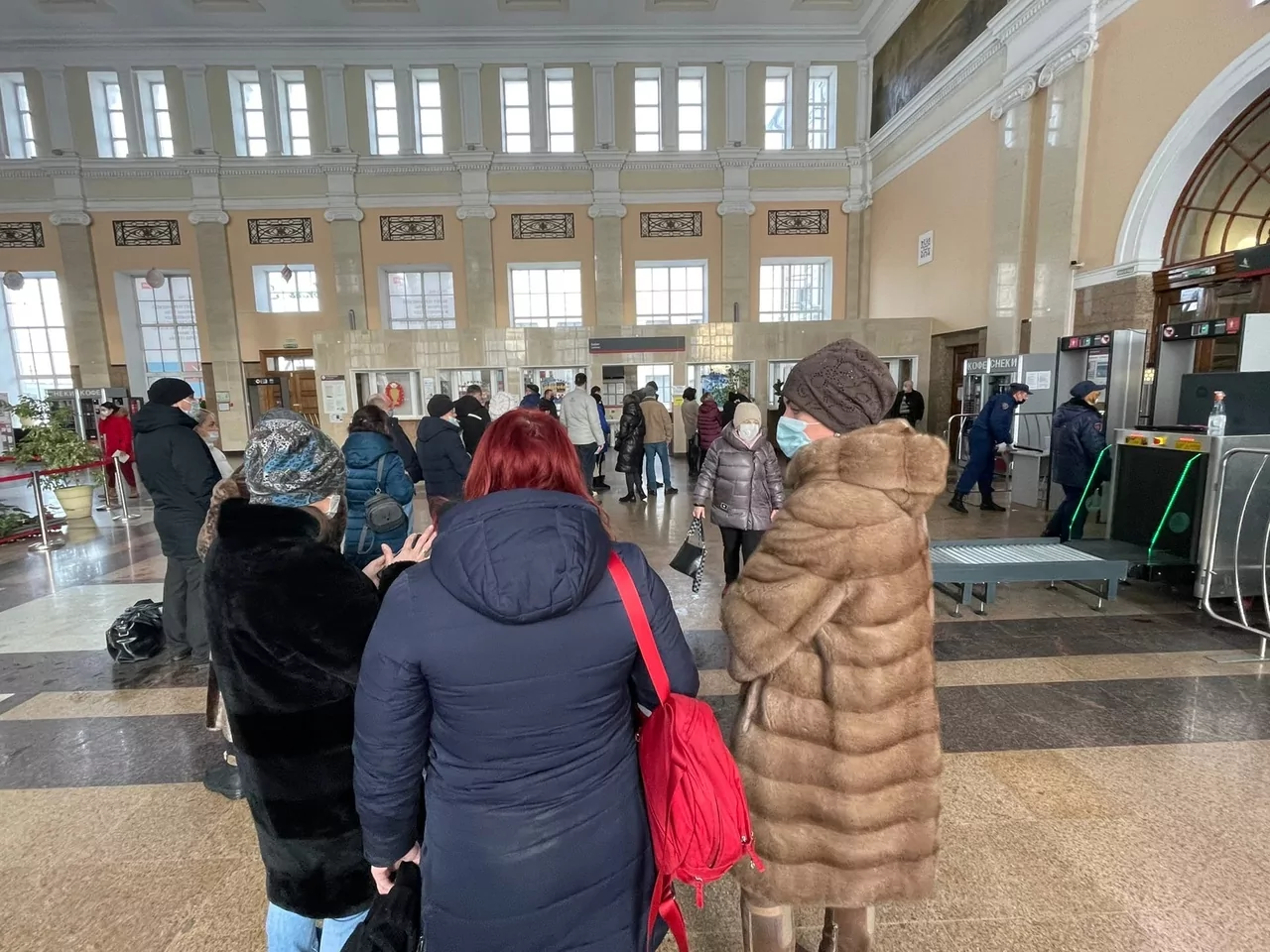 Туляки выстроились в очереди на бесплатное экспресс-тестирование на ковид