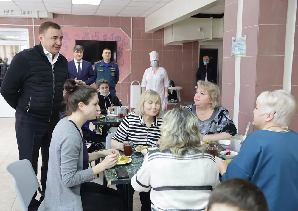 Алексей Дюмин посетил пункт временного размещения для беженцев из ДНР и ЛНР