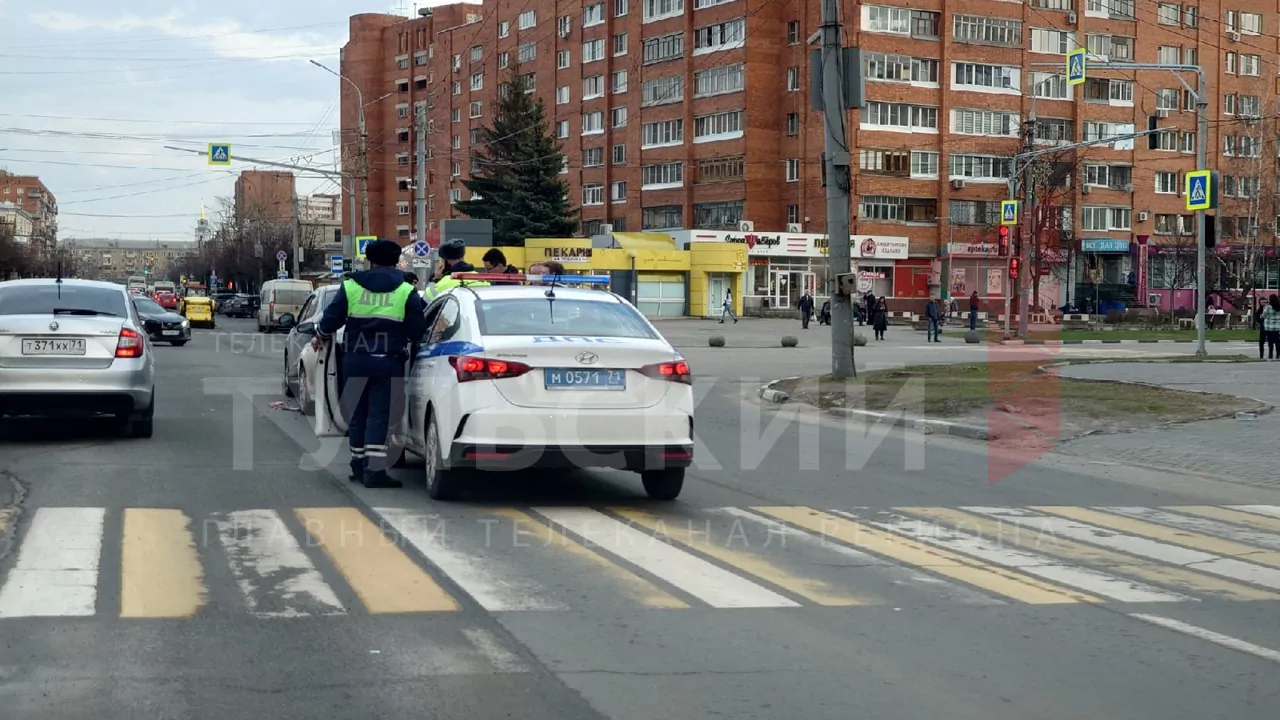 На Красноармейском проспекте в Туле произошло тройное ДТП с машиной автошколы