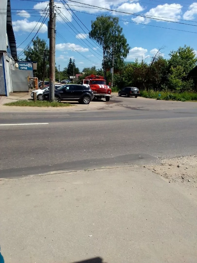 В Пролетарском округе Тулы загорелся сарай