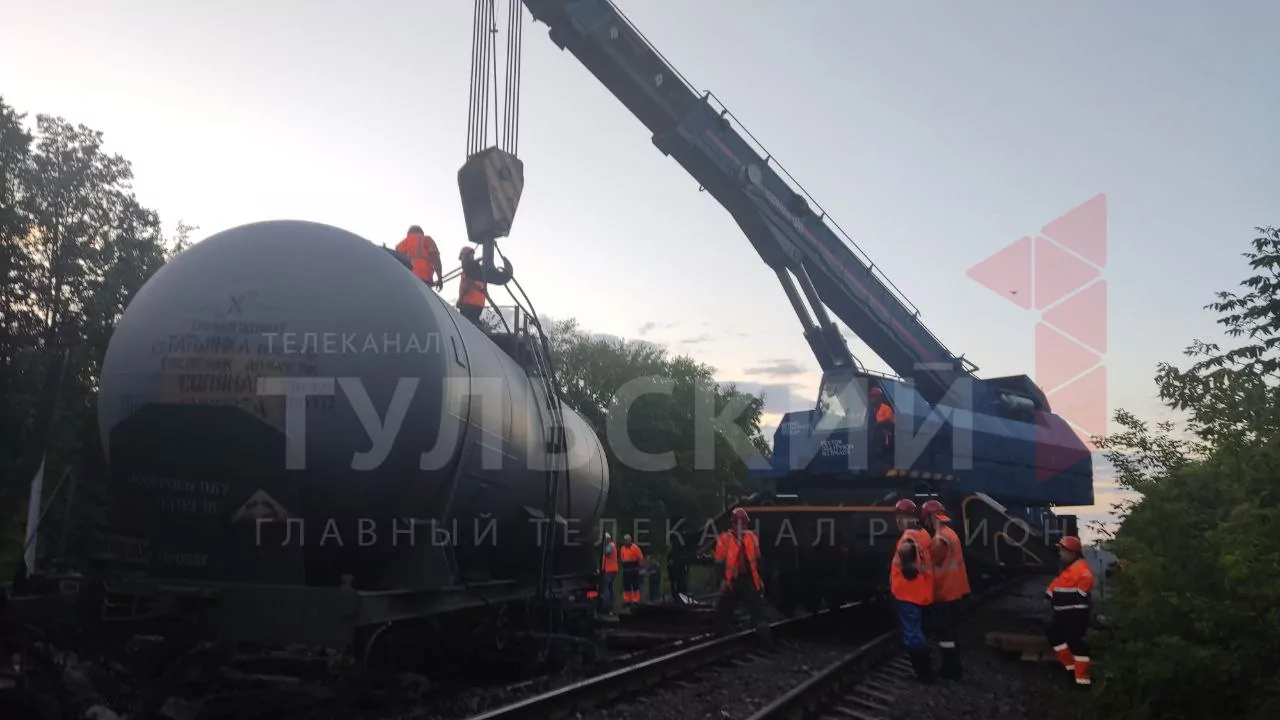 Как в Тульской области восстанавливали движение на месте схода поезда с рельсов: видео