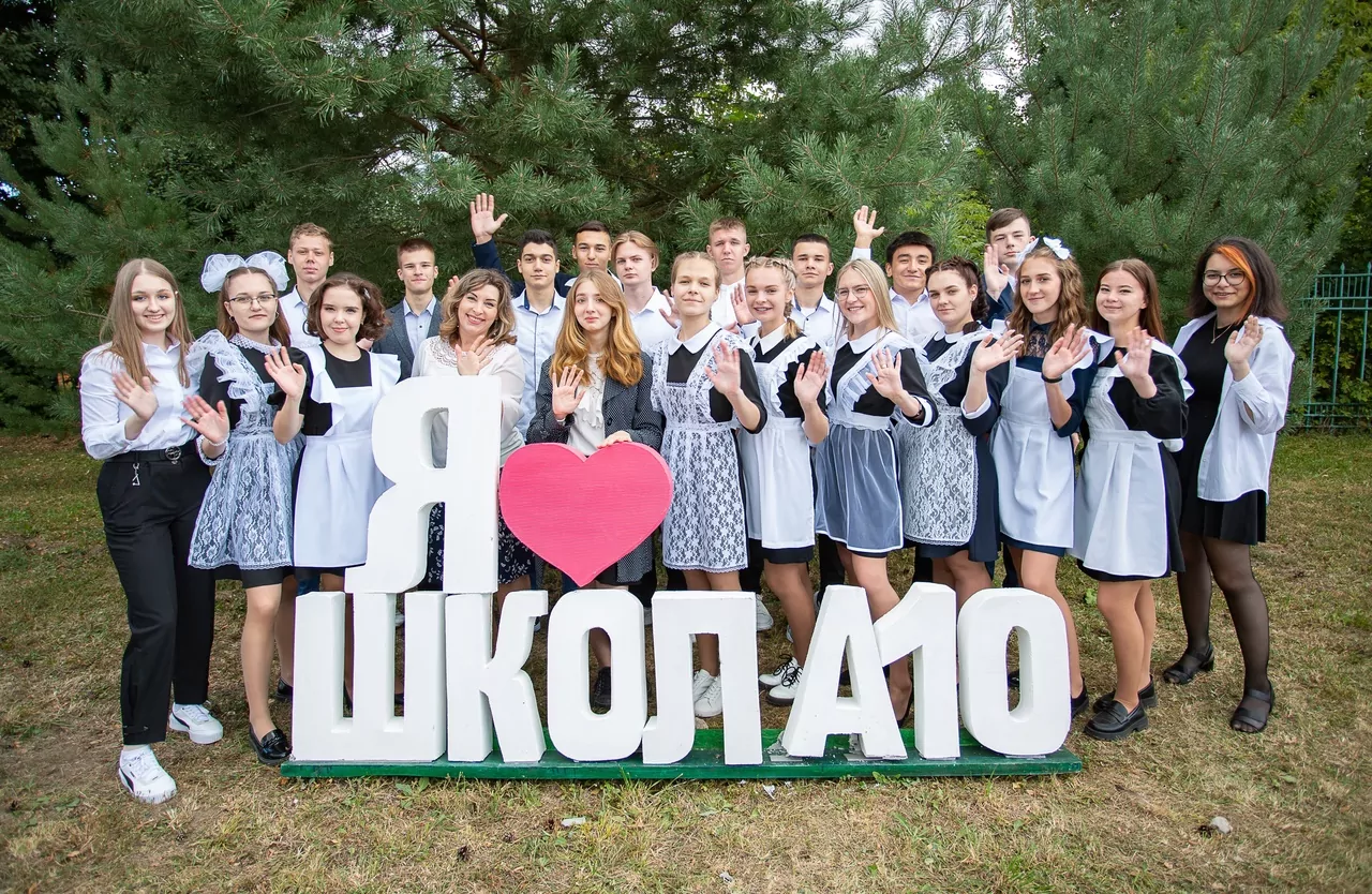 В Тульской области прошли школьные линейки: фоторепортаж