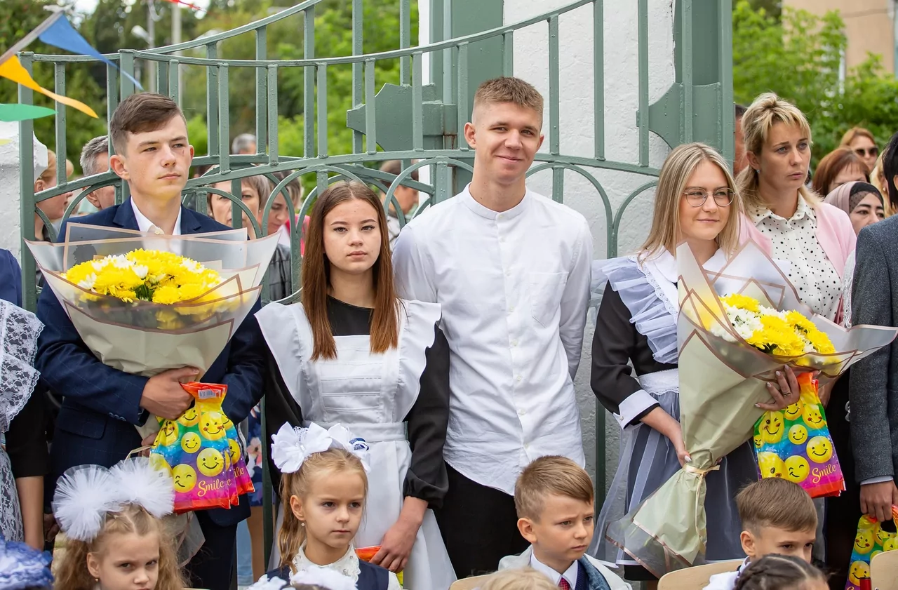 В Тульской области прошли школьные линейки: фоторепортаж