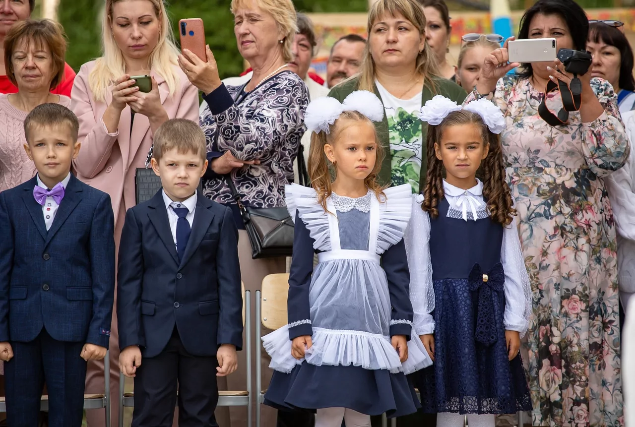 В Тульской области прошли школьные линейки: фоторепортаж