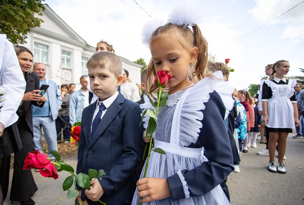 В Тульской области прошли школьные линейки: фоторепортаж