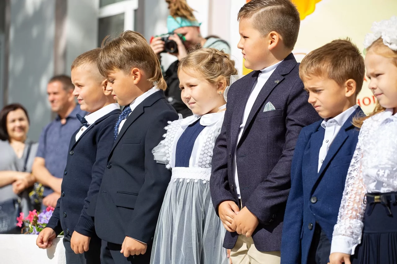 В Тульской области прошли школьные линейки: фоторепортаж
