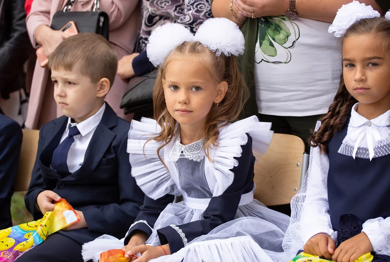 В Тульской области прошли школьные линейки: фоторепортаж