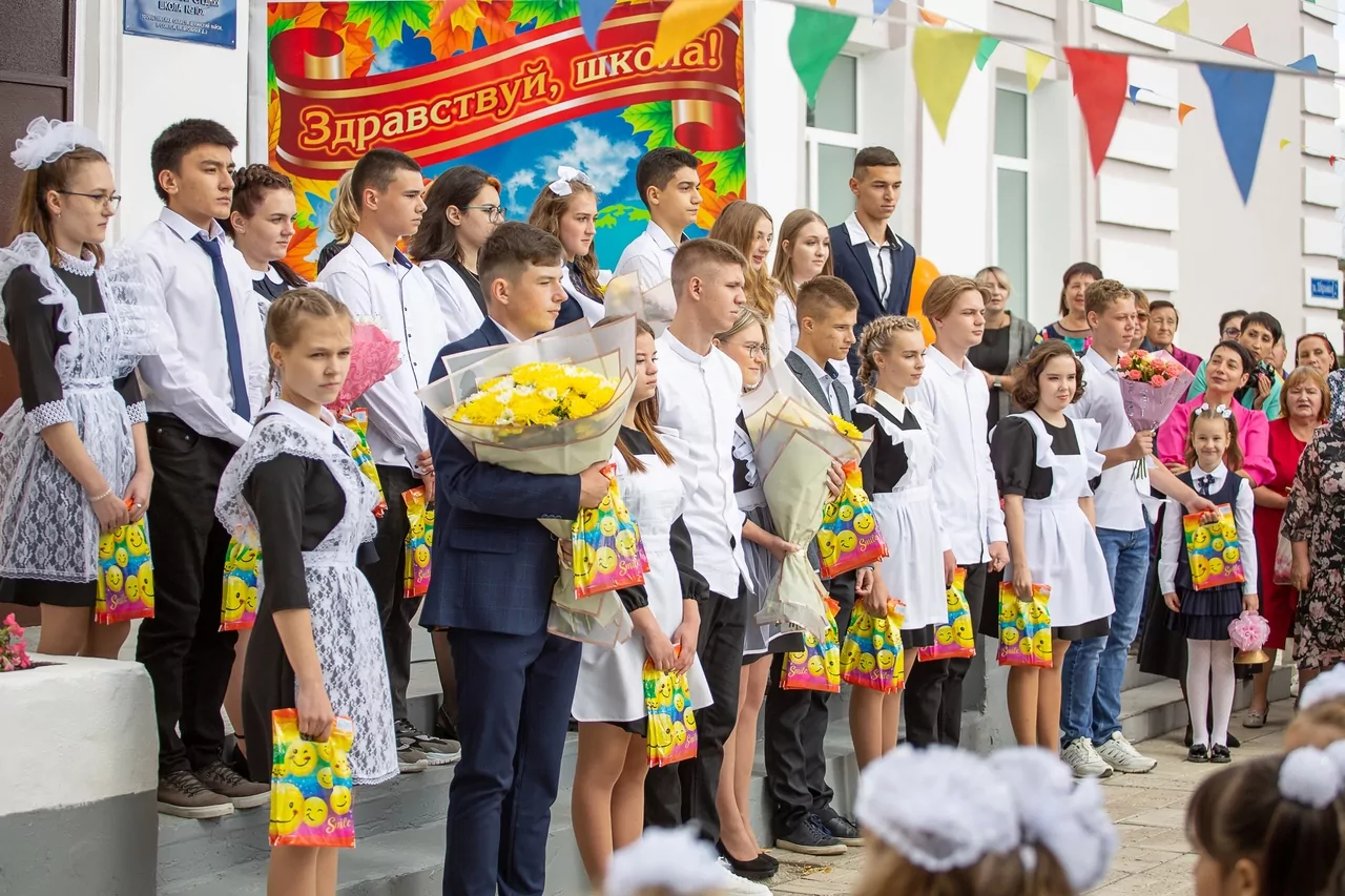 В Тульской области прошли школьные линейки: фоторепортаж