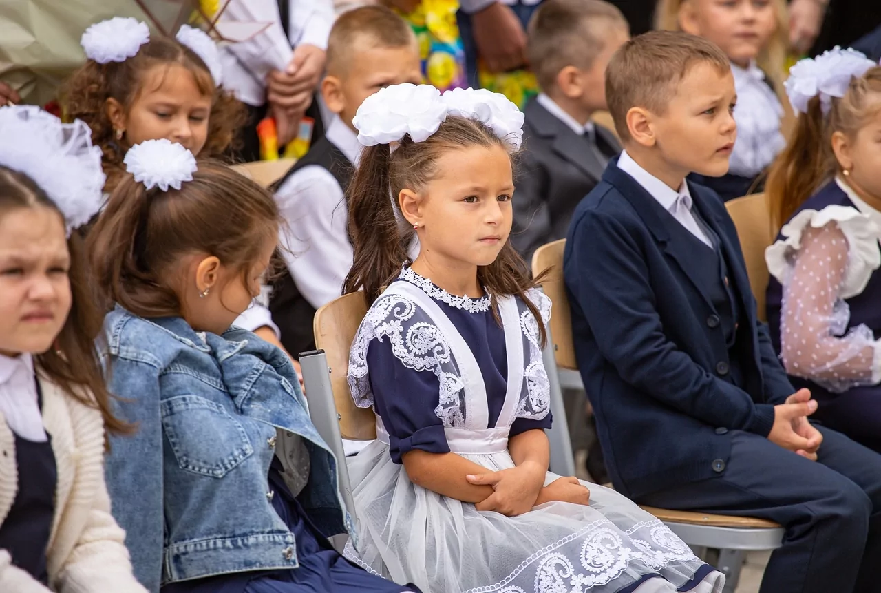 В Тульской области прошли школьные линейки: фоторепортаж