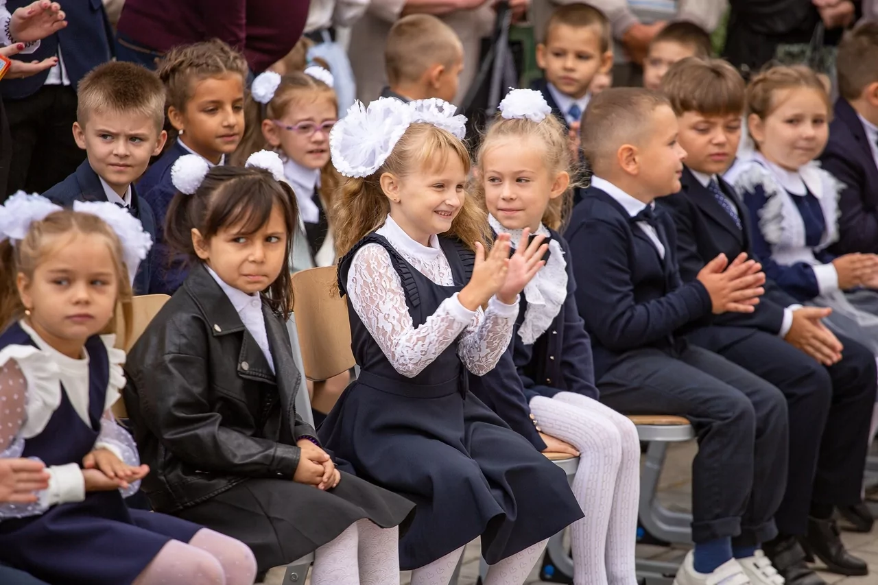 В Тульской области прошли школьные линейки: фоторепортаж