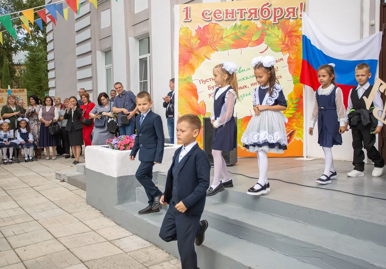 В Тульской области прошли школьные линейки: фоторепортаж