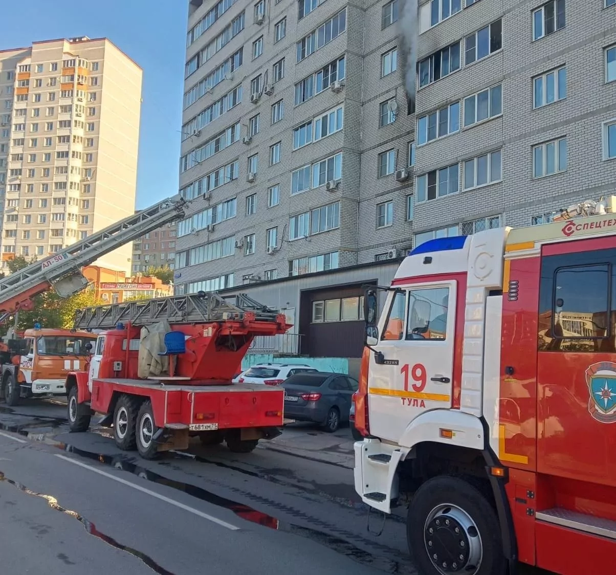 В Зареченском округе Тулы загорелся многоквартирный дом: эвакуированы 40 человек