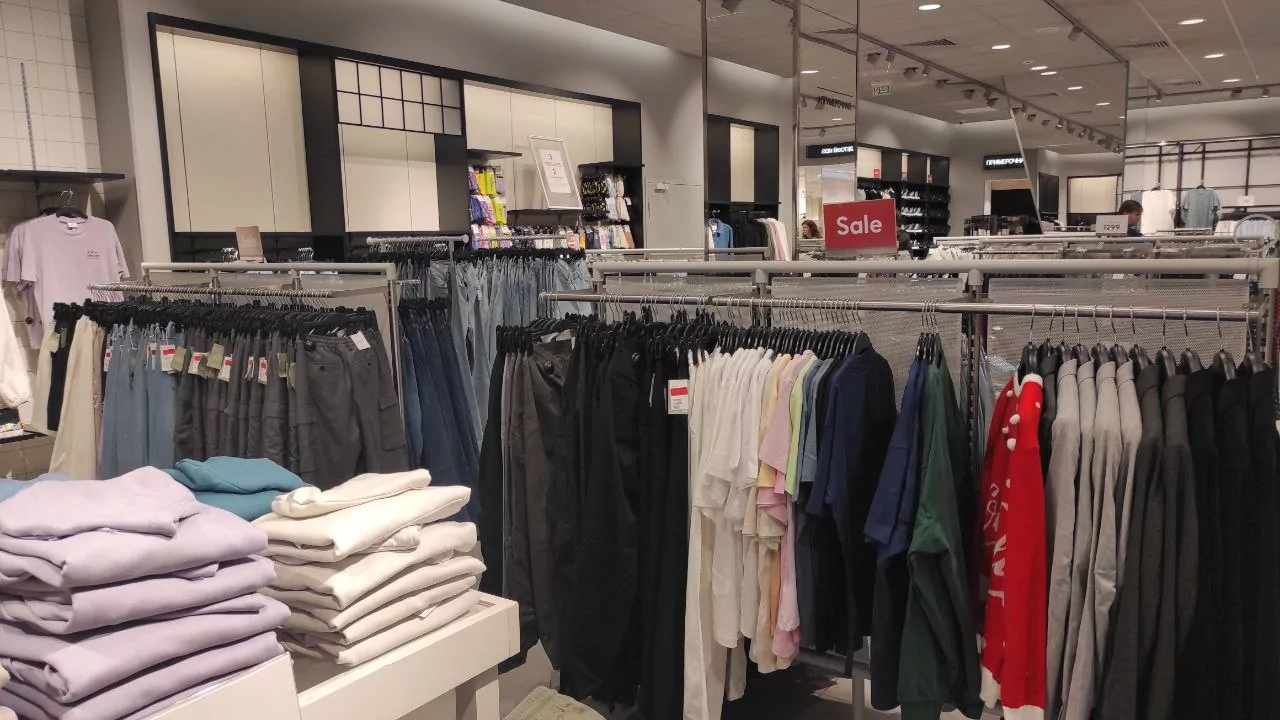 H&M начал закрывать свои магазины в России: что происходит в тульском торговом центре