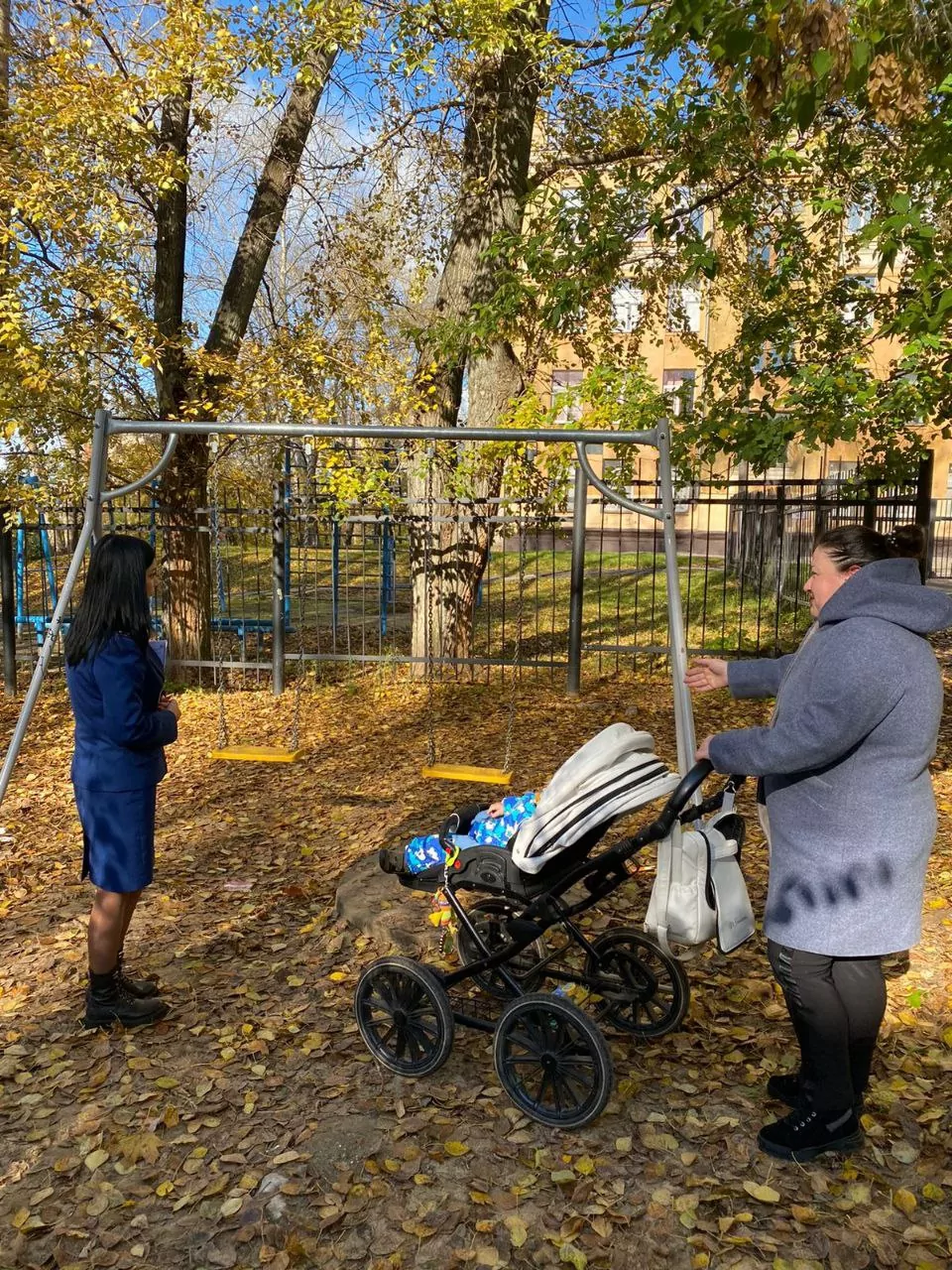 В Туле детскую площадку облюбовали бомжи и маргиналы: прокуратура начала проверку