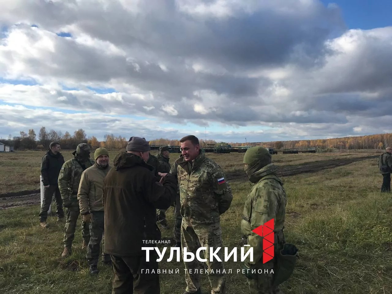 Губернатор Алексей Дюмин передал военнослужащим снаряжение и технику