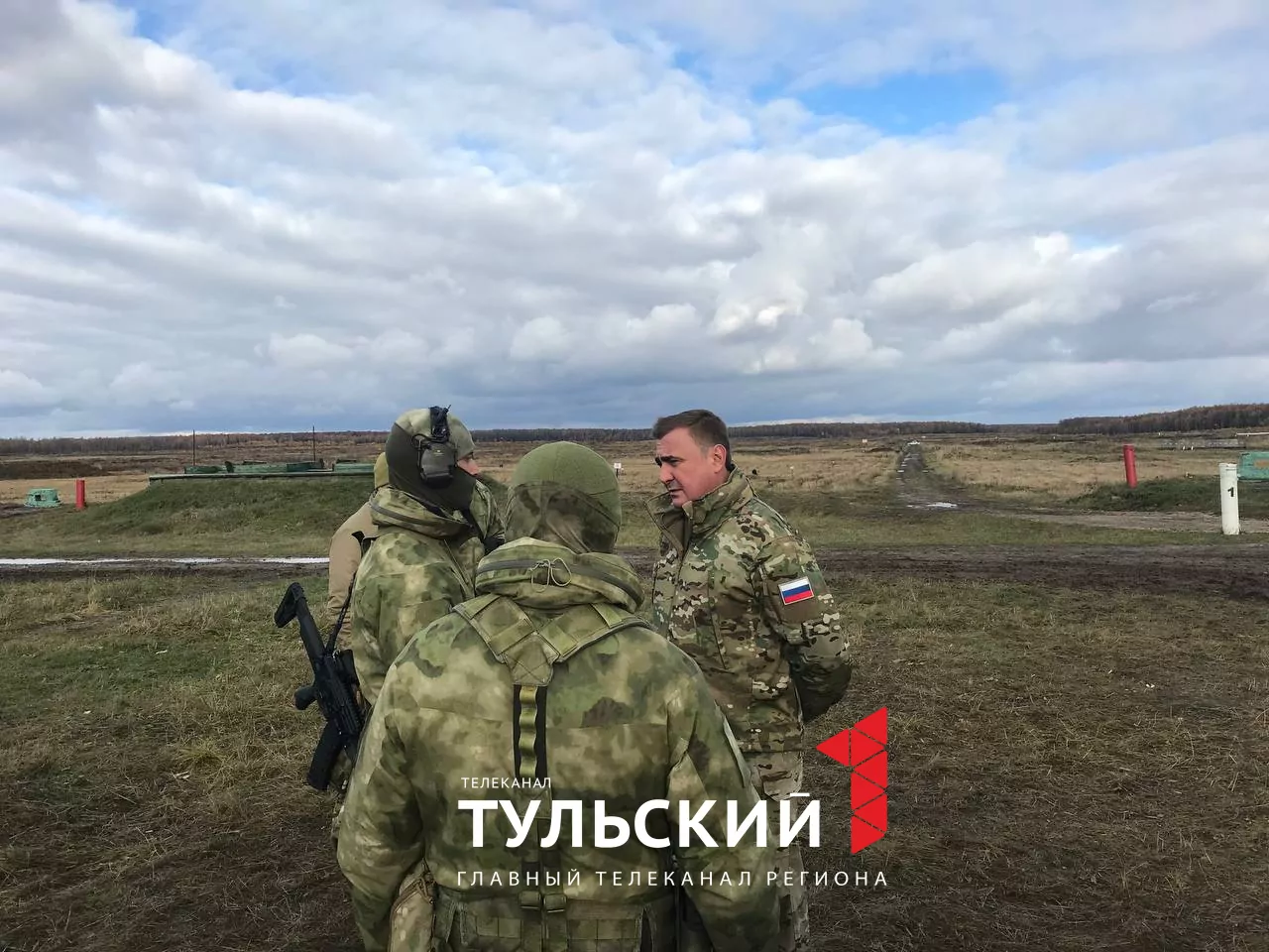 Губернатор Алексей Дюмин передал военнослужащим снаряжение и технику