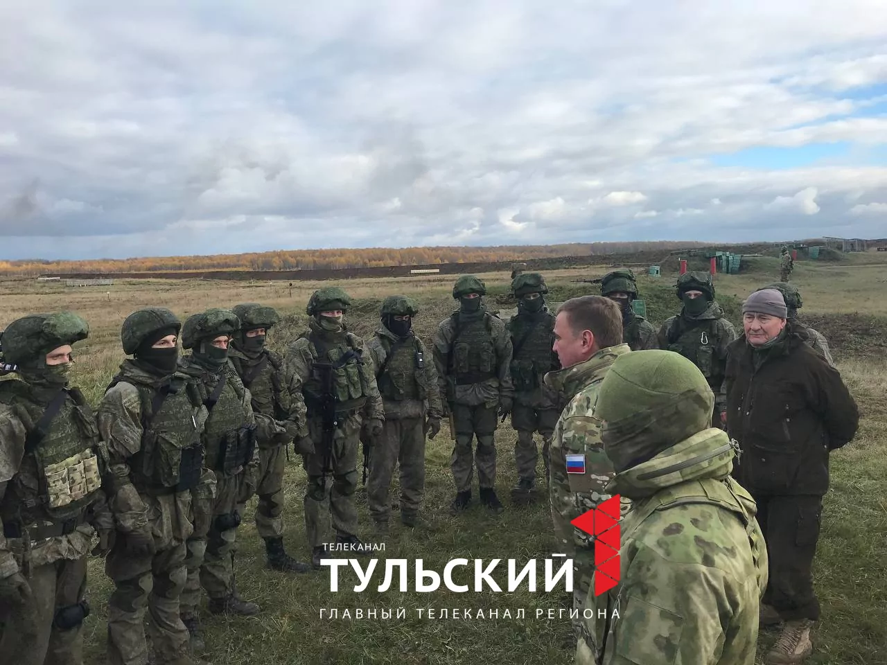 Губернатор Алексей Дюмин передал военнослужащим снаряжение и технику