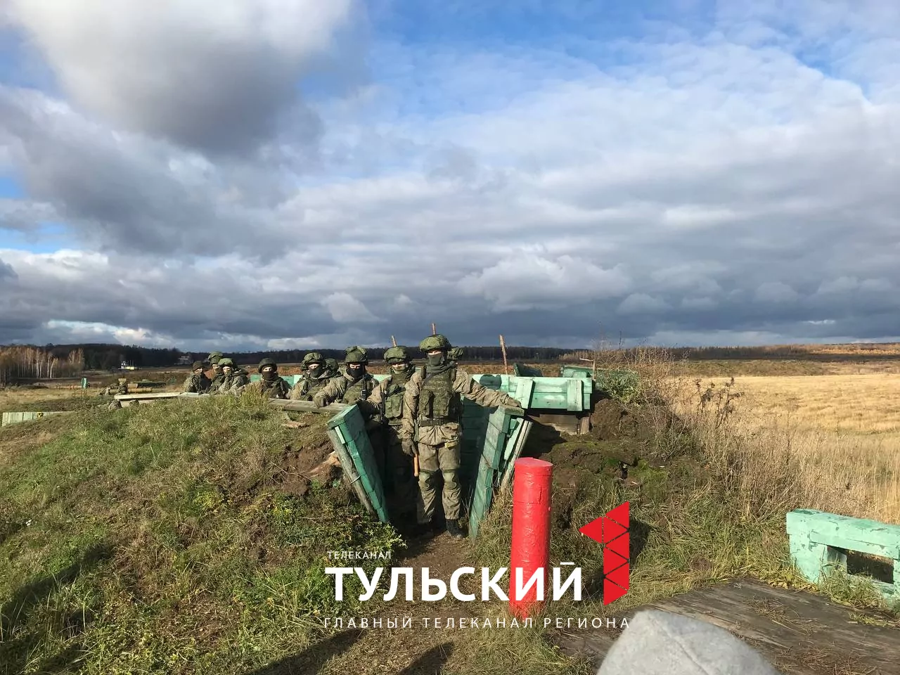 Губернатор Алексей Дюмин передал военнослужащим снаряжение и технику