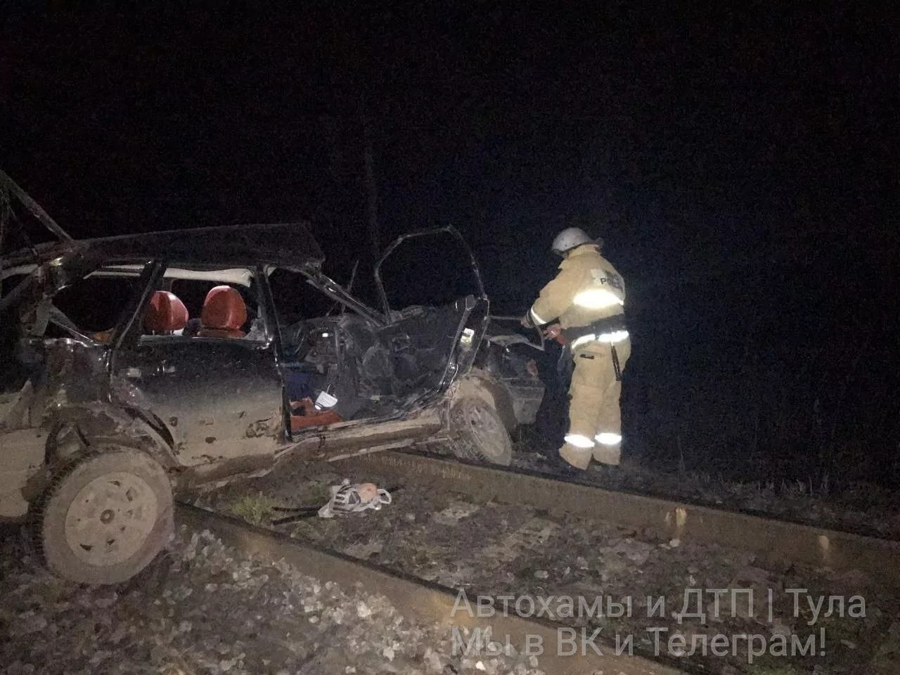 После аварии с поездом и легковушкой два несовершеннолетних пассажира попали в больницу
