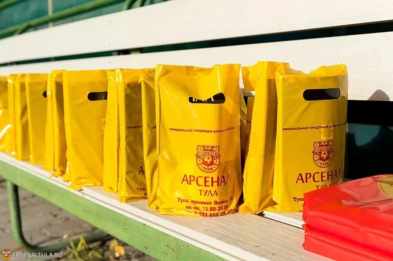 Юные спортсмены из ДНР встретились с футболистами тульского «Арсенала»