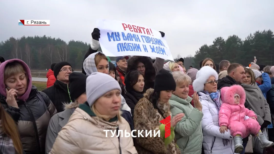 Привезли пироги и домашних животных: в Рязани проводили на службу мобилизованных туляков