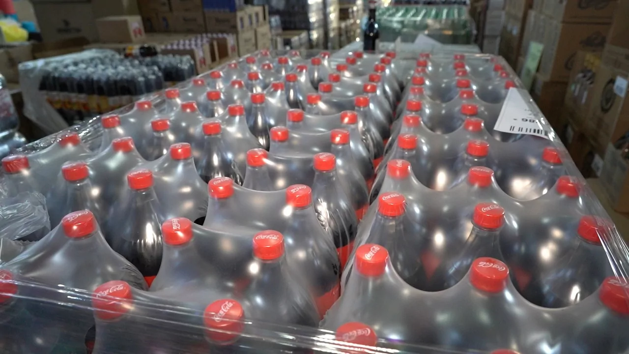 В тульских магазинах появилась "Кока-кола" российского производства