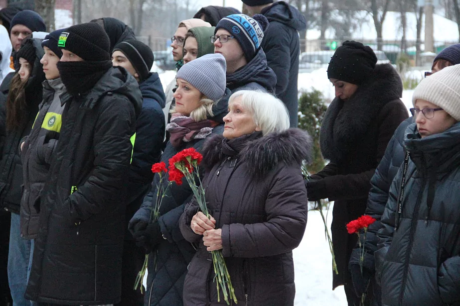 В Алексине установили мемориальные доски на здании школы погибших участников СВО