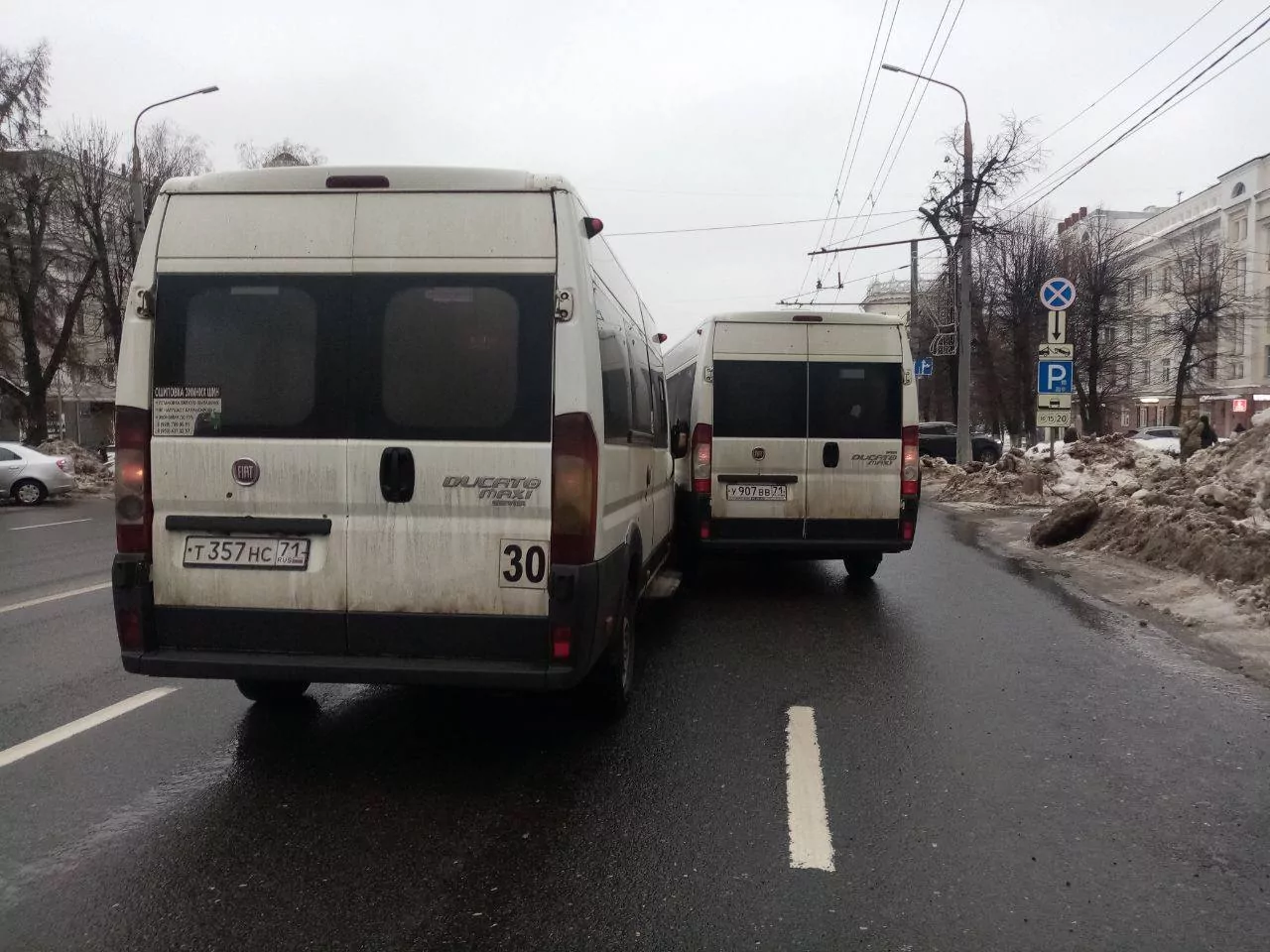 В Туле на остановке «Первомайская» столкнулись два микроавтобуса