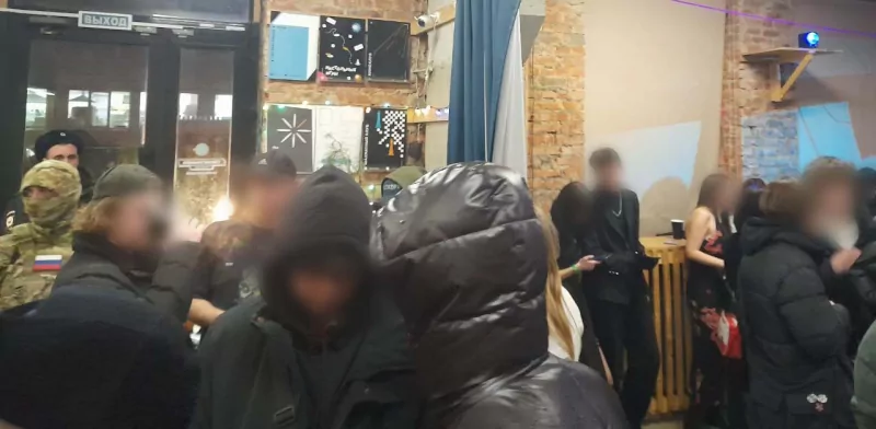В Туле во время рейда в ночном клубе полицейские задержали двух подростков