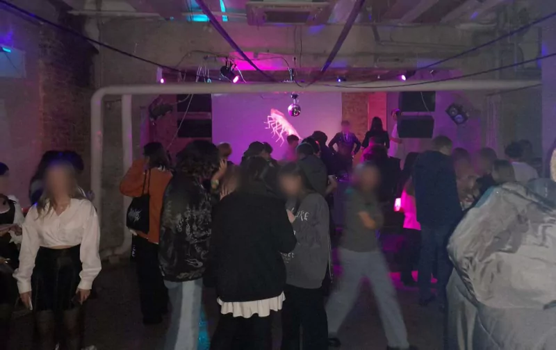В Туле во время рейда в ночном клубе полицейские задержали двух подростков