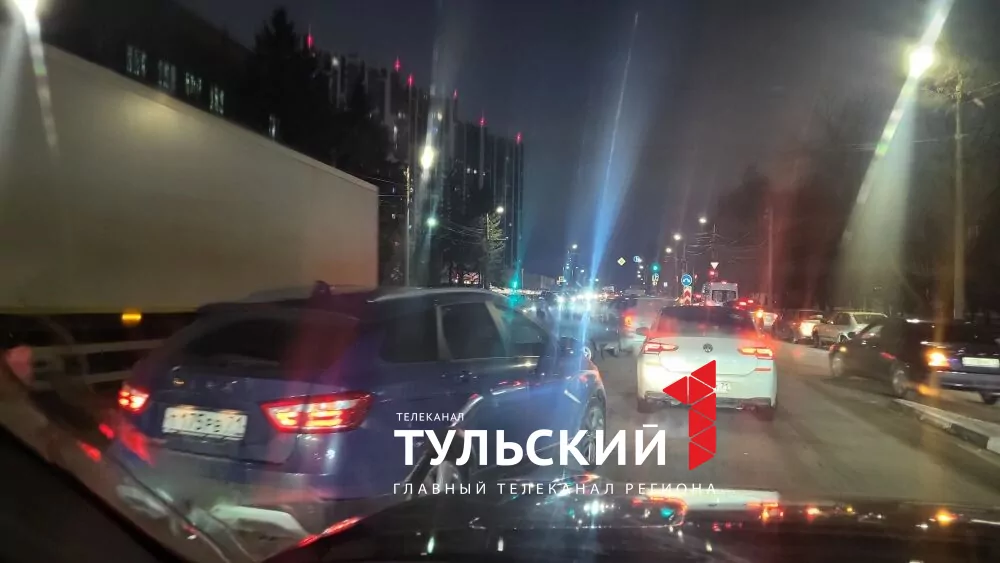 ДТП в Туле на улице Оборонной застопорило движение на въезде в город