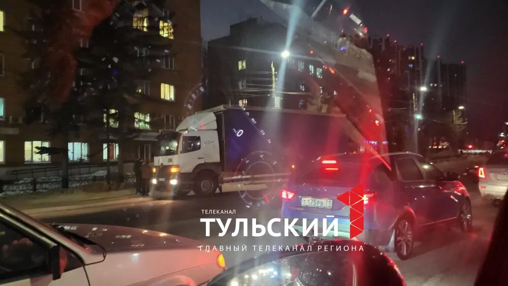 ДТП в Туле на улице Оборонной застопорило движение на въезде в город