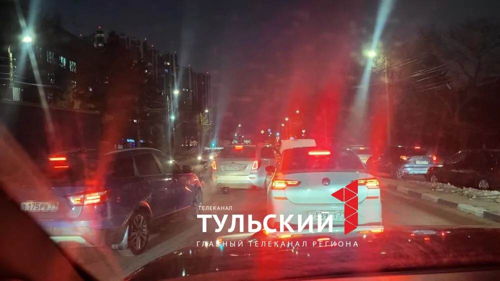 ДТП в Туле на улице Оборонной застопорило движение на въезде в город