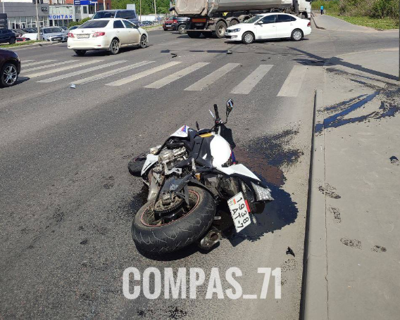 В Туле мотоциклист устроил тройное ДТП, в результате которого пострадала девушка