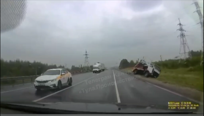 Под Тулой на М-2 водитель грузовика выехал на встречную и сбил Toyota Land Cruiser