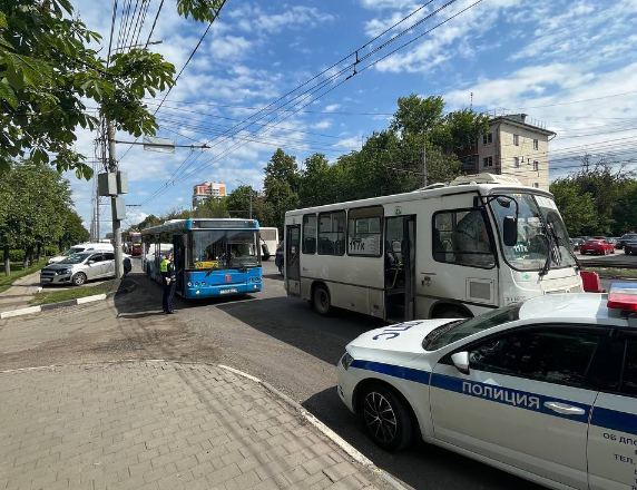 В Туле на проспекте Ленина столкнулись два пассажирских автобуса - Новости Тулы и области - 1tulatv