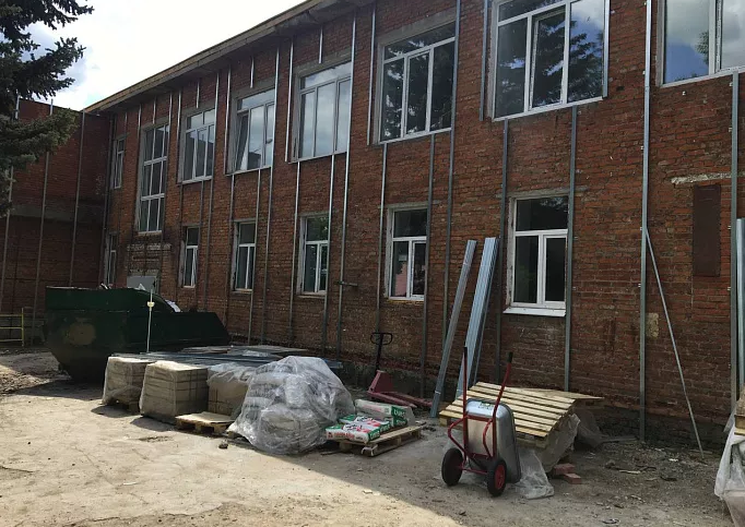 В Тульской области продолжается капитальный ремонт поликлиники в поселке Плеханово