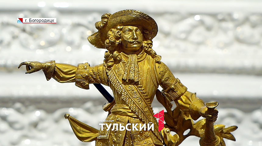 Богородицкий дворец экспонирует таинственные часы с лилией и наряды баронессы Зефир