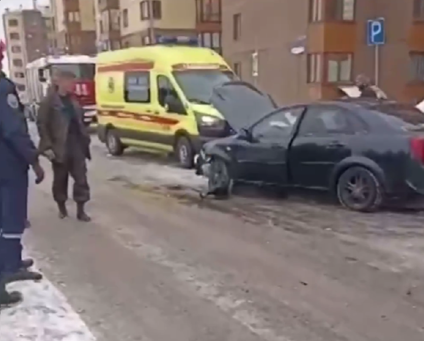 На улице Аркадия Шипунова в Туле произошло тройное ДТП