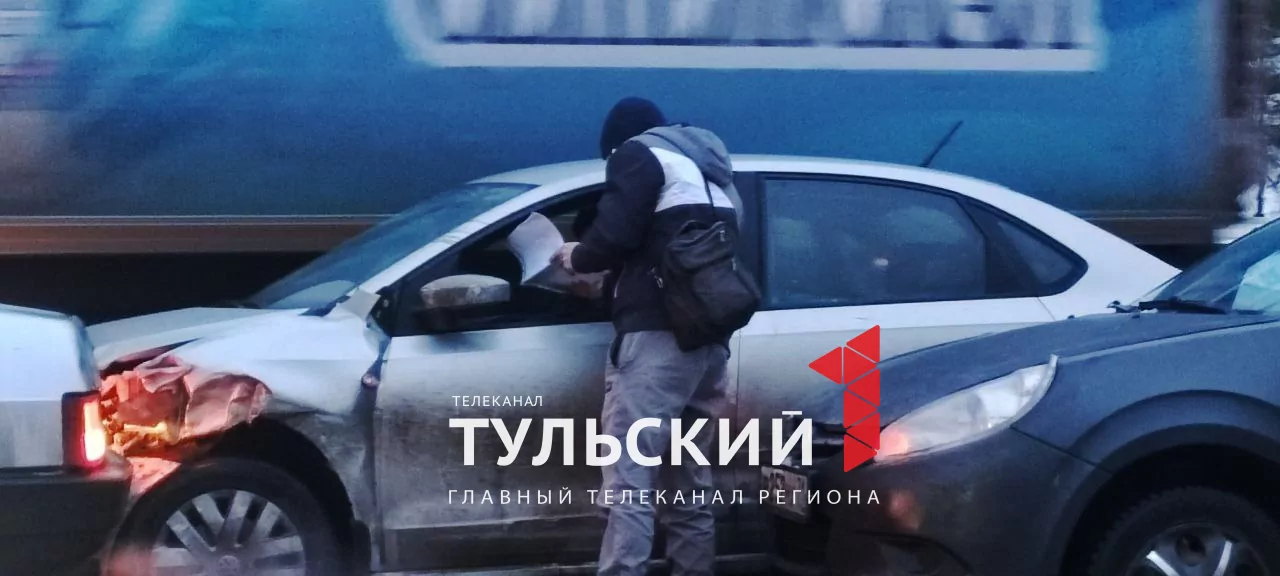 В Туле на улице Рязанской из-за ДТП перекрыто движение по левому ряду