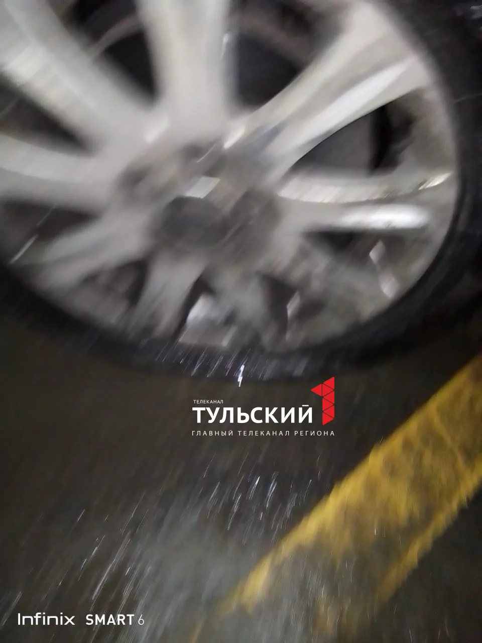 Яма на «Рязанке» в Туле оставила 4 машины без колёс