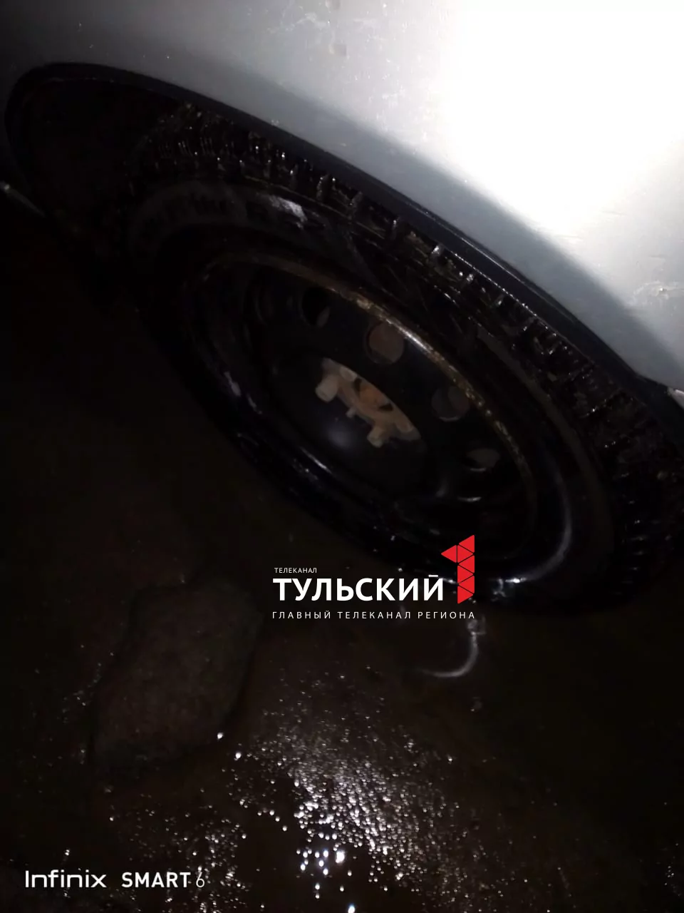 Яма на «Рязанке» в Туле оставила 4 машины без колёс