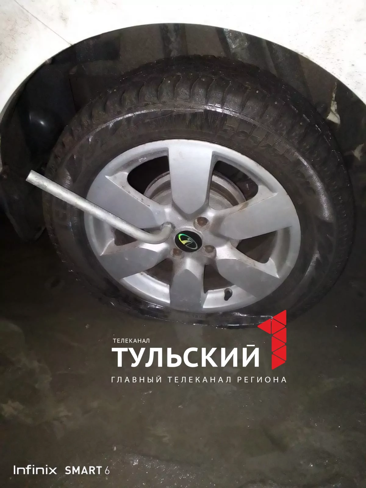 Яма на «Рязанке» в Туле оставила 4 машины без колёс