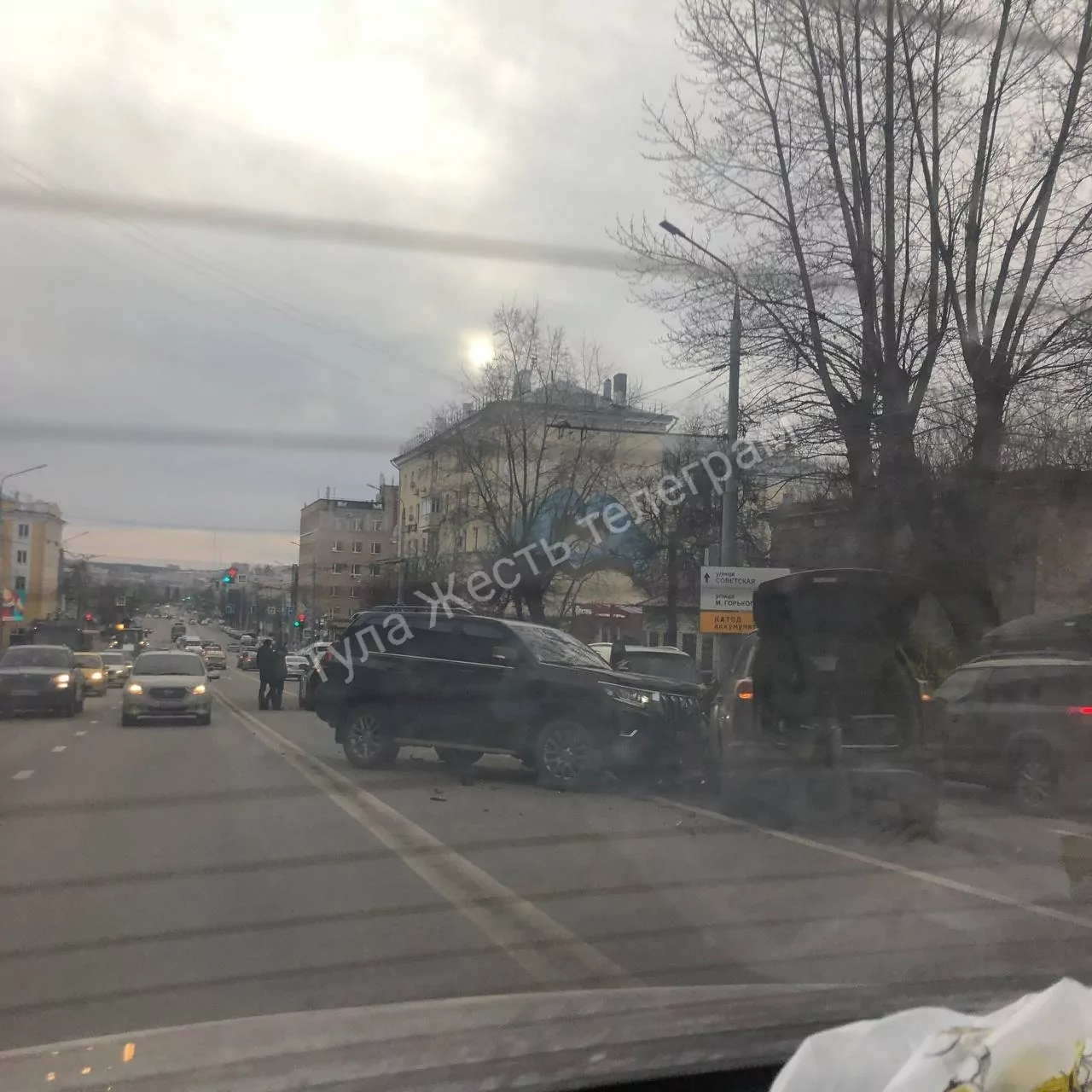 На улице Октябрьской в Туле столкнулись 4 автомобиля