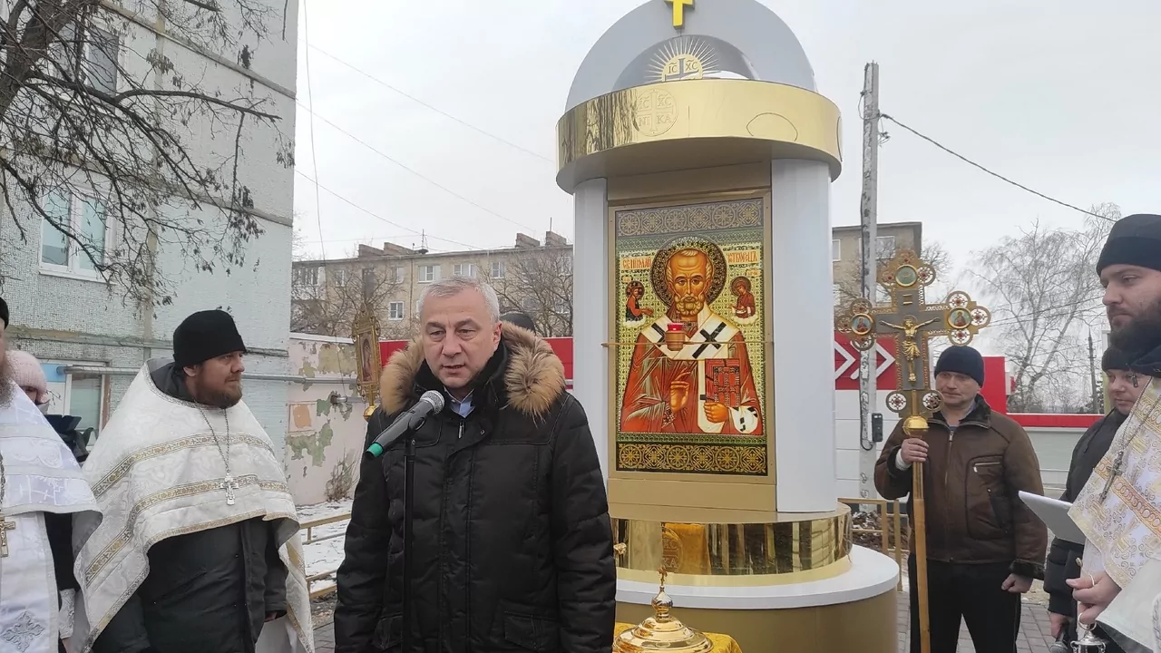 В центре Ефремова на месте бывшего храма открыли киот с иконой Николая Чудотворца
