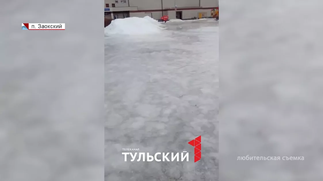«Проехать невозможно»: тульские волонтеры везли пациента до машины скорой помощи