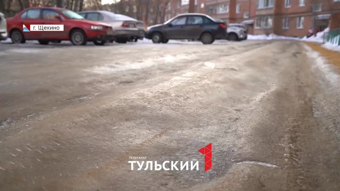 «Проехать невозможно»: тульские волонтеры везли пациента до машины скорой помощи