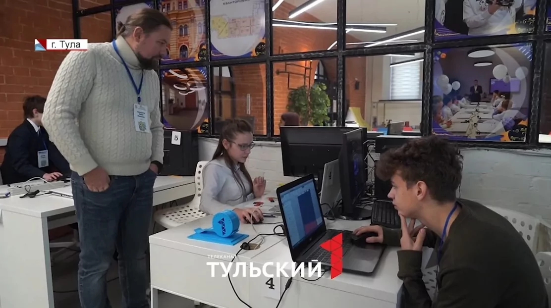 Юные изобретатели в Туле учатся сами собирать квадрокоптеры и конструировать самолеты